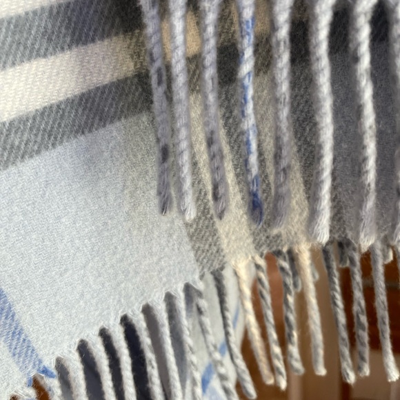 Burberry Scarf Baby Blue Nova Check Reversible Wool Made in Scotland GUC - Picture 16 of 16